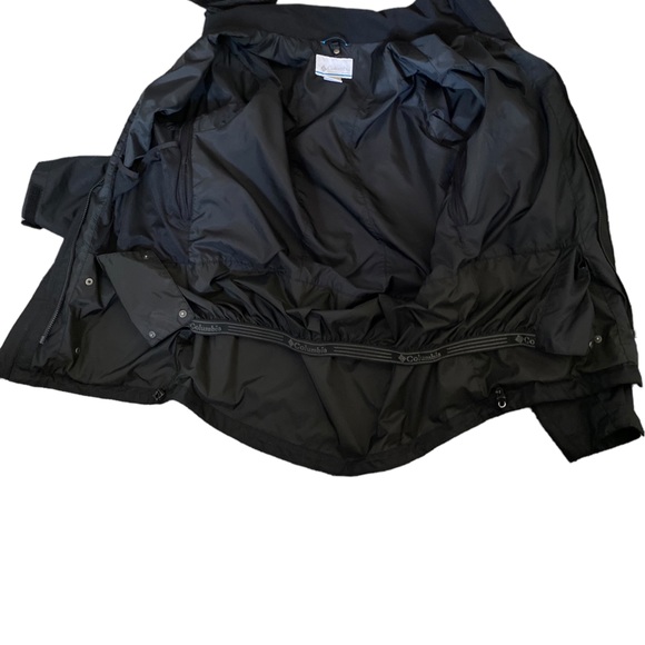 Authentic Columbia Rain Jacket - Picture 13 of 15